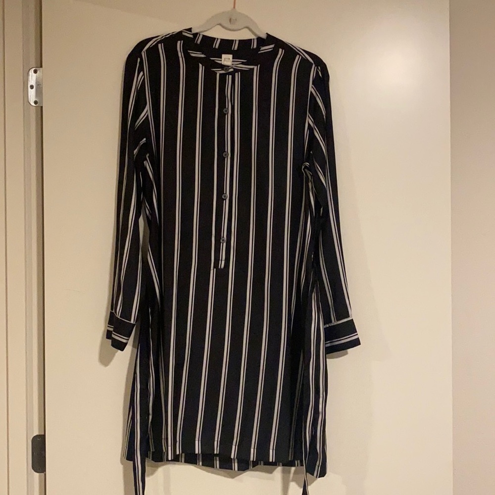 Gap T shirt dress with pockets and slip. Size L